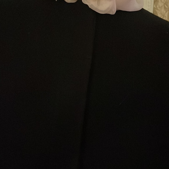 This 100 % wool Helmut Lang coat has many gorgeous details straight line - Picture 2 of 11